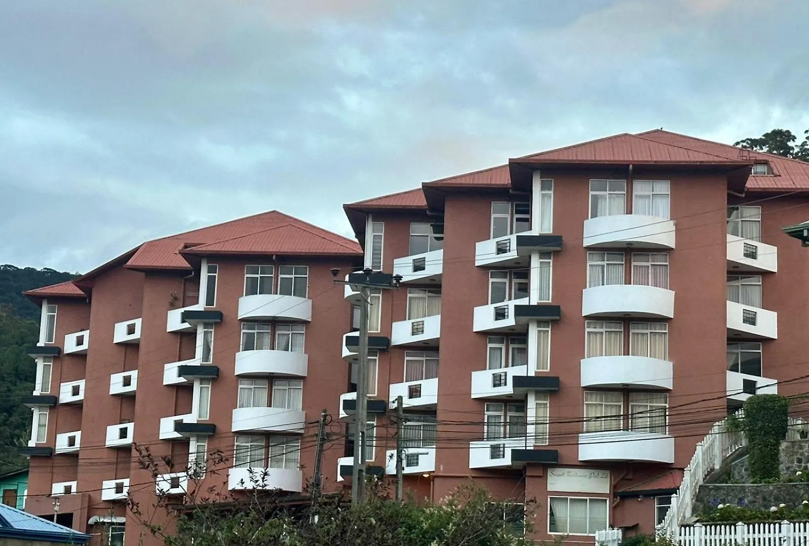 Mountain Breeze Chill Apartment Nuwara Eliya